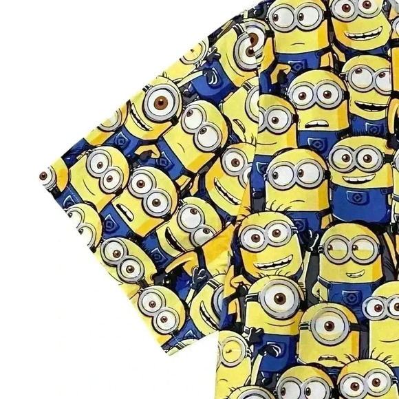 Despicable Me Scrub Top Women’s Medium Multi Minions Cartoon Funwear Uniform NWT - Picture 4 of 7
